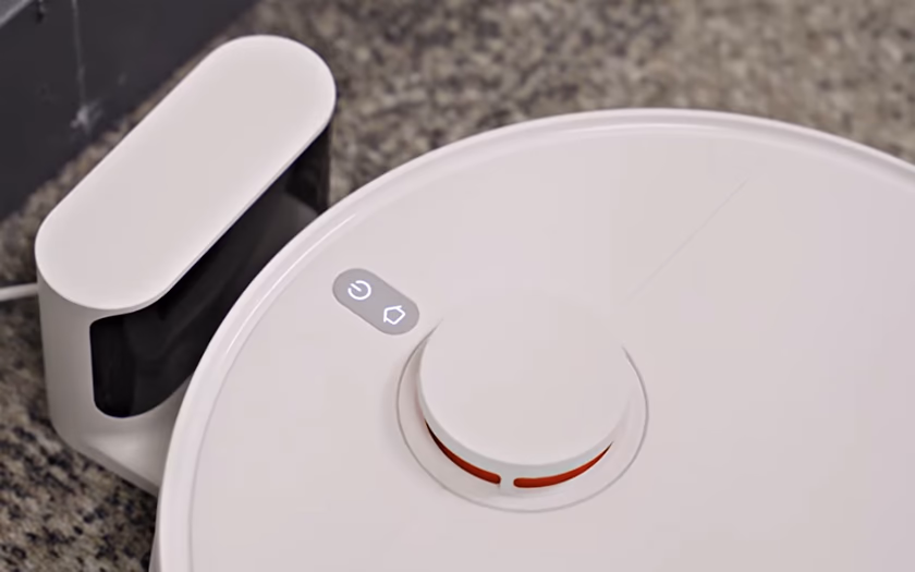 đặt robot hút bụi Xiaomi lên dock sạc đúng cách để máy nhận điện
