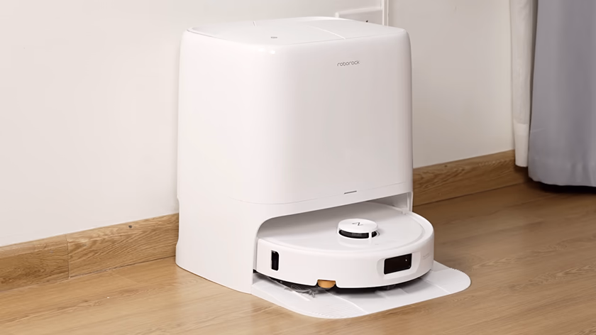 Sạc pin lần đầu cho robot hút bụi mới mua